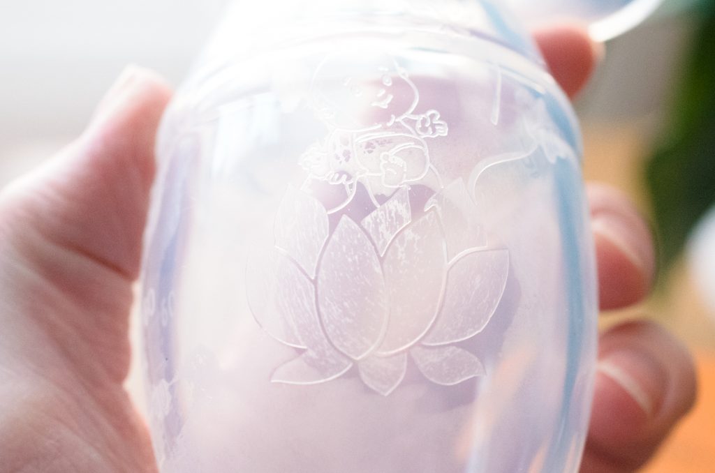 BeeMom Silicone Breast Pump bottle design