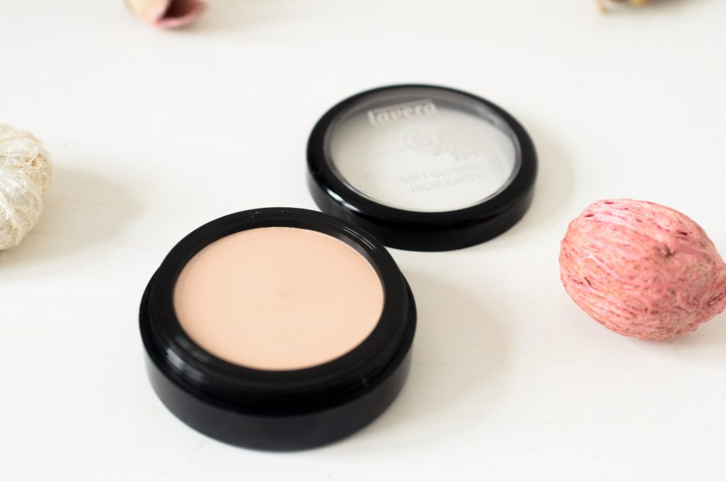 Lavera Glowing Highlighter in Shining Pearl