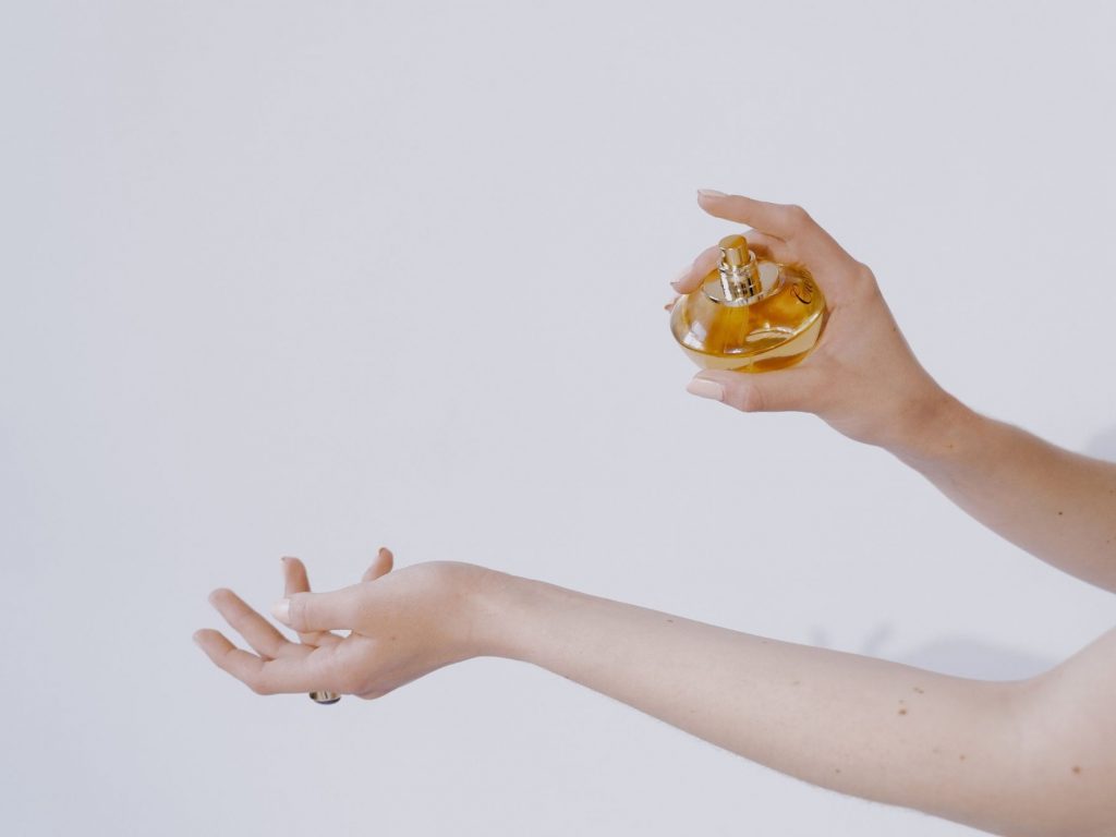 How to Make Natural Fragrances Last Longer and Get Better Sillage?