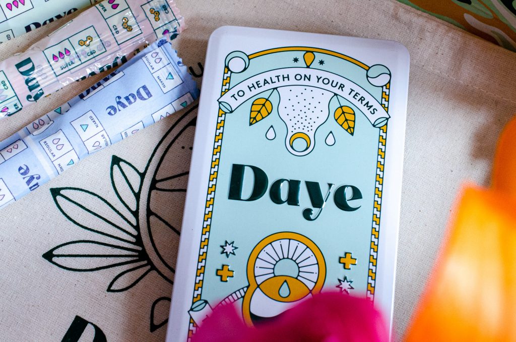 Daye tampons and storage tin