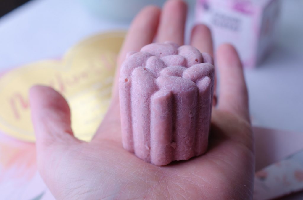 Texture of Lamazuna Solid Pink Cocoa Butter Iris & Tonka Bean