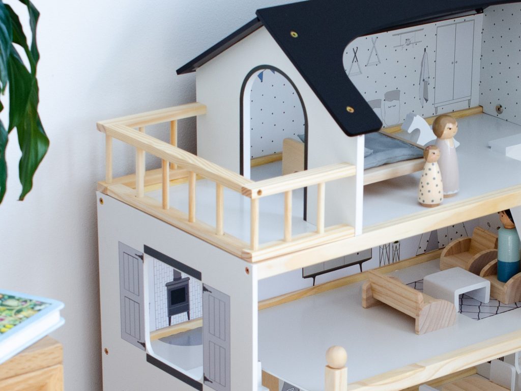 Details of the Petite Amélie Wooden Dolls House