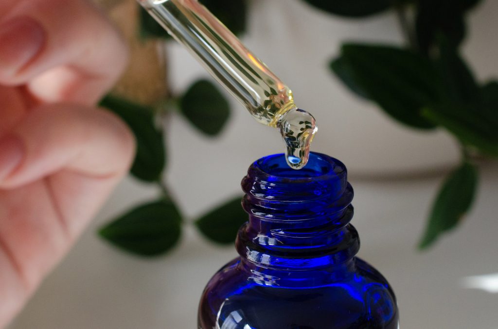 Dropper shot showing the oil