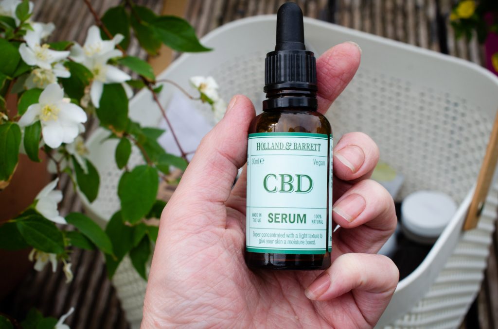 Holland & Barrett CBD Facial Serum