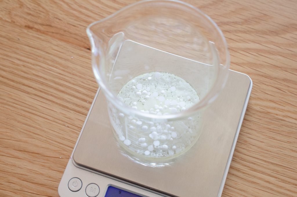 Prepare the oil phase