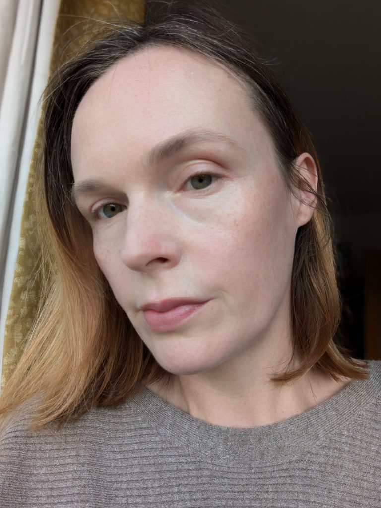 Wearing red radish on the cheeks