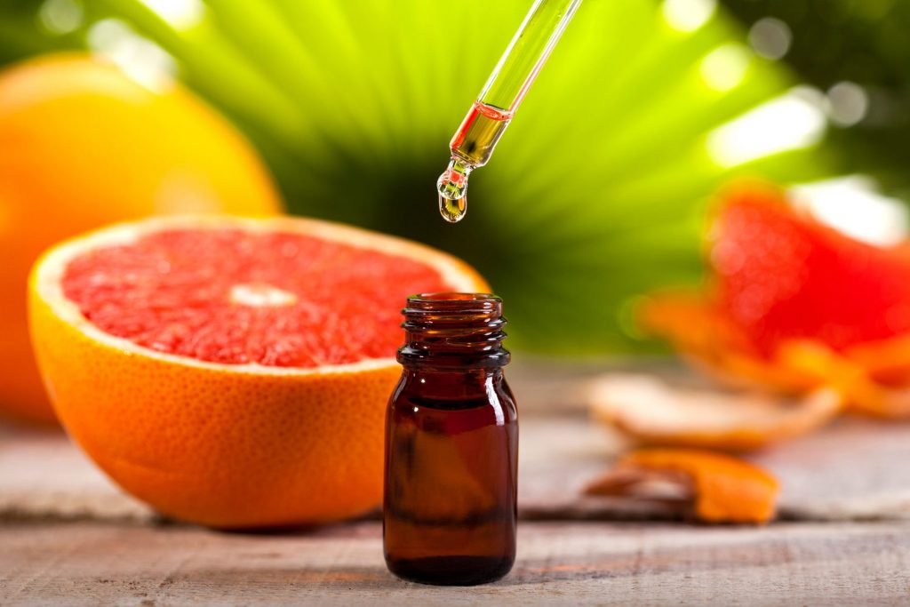 Grapefruit seed oil contains vitamin C, a powerful antioxidant