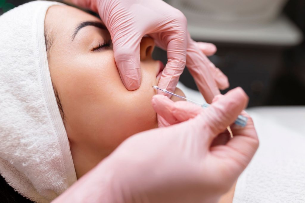 Inserting facial threads